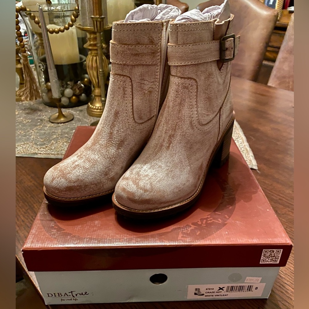 Diba True Craze Hot white Vintage leather boots, size 8 NIB